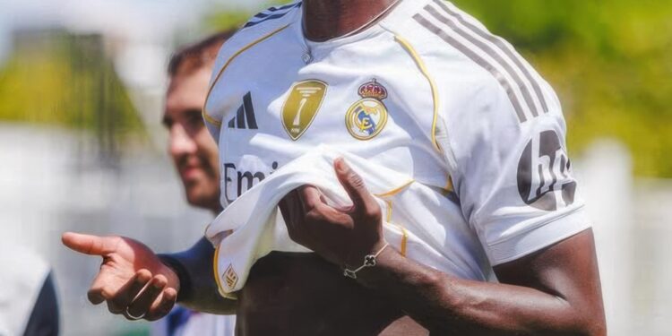 Abakunzi b’umupira w’amaguru bahora bibaza uko byari kugenda iyo Pogba yerekeza i Madrid