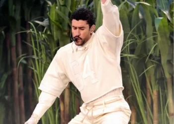 Bad Bunny mu ijoro ryakeye yaraye aririmbye mu karuhuko k’igice cya mbere cy’umukino wa Super Bowl