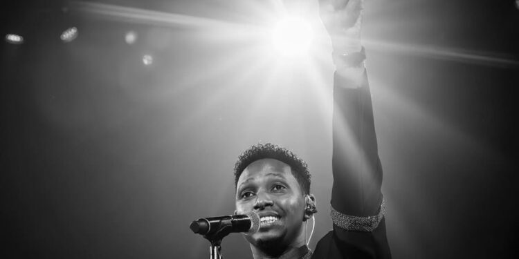 Umuhanzi w’indirimbo zo kuramya no guhimbaza Imana Israel Mbonyi agiye gutaramira mu Bubiligi