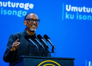 Paul Kagame yasabye abayobozi batuzuza inshingano zabo guhitamo gusezera