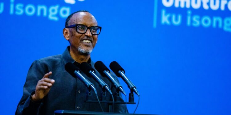 Paul Kagame yasabye abayobozi batuzuza inshingano zabo guhitamo gusezera