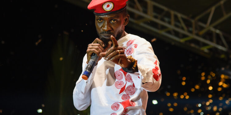 Bobi Wine aratangaza ko azasubira muri Uganda ari umuturage wigenga