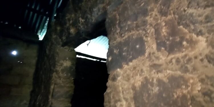 Kageyo: Abaturage baracyategereje ubufasha bw’amabati bemerewe imyaka ibiri ishize