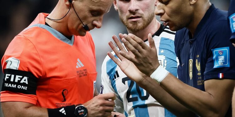 FIFA yatangaje ko iteganya gushyiraho itegeko rishya ryo gukuraho amakarita y’umuhondo