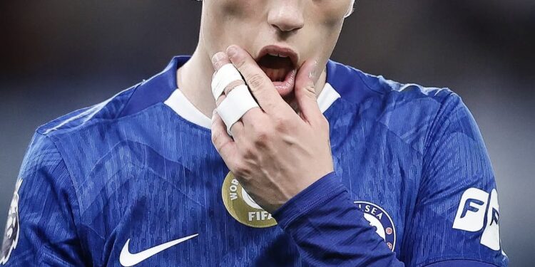 Liam Rosenior yahakanye amakuru avuga ko Alejandro Garnacho ashobora kugurishwa