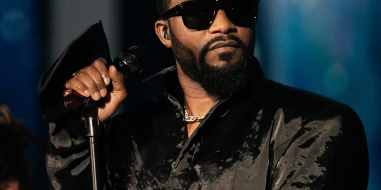 Fally Ipupa yanditse amateka ubwo yuzuzaga Stade de France ku nshuro ya kabiri