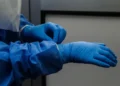 DRC yashyizeho akato k’iminsi 21 ku bavuye ahari Ebola, nyuma y’uwanduye wageze mu Bufaransa
