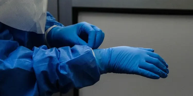 DRC yashyizeho akato k’iminsi 21 ku bavuye ahari Ebola, nyuma y’uwanduye wageze mu Bufaransa