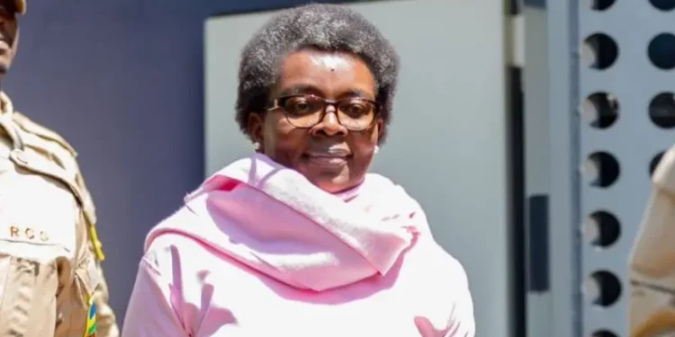 Victoire Ingabire yasabye urukiko gusubika iburanisha kubera imibereho ye
