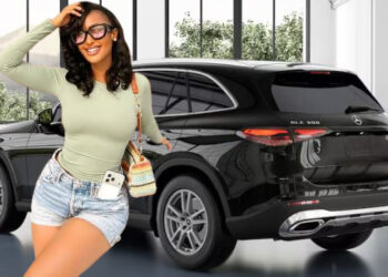 Mercedes-Benz GLC 300 4MATIC, Imwe Mumodoka Zihenze Yaguzwe N’Umukire kazi MUYANGO Claudine, anahita ayambika plaque iriho Izinarye.