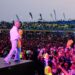 Bushali akomeje kwandika amateka muri MTN Iwacu Muzika Festival binyuze mu guha abafana impano
