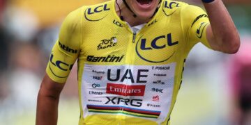 Pogačar yanditse amateka, nyuma yo kwegukana Tour de France ku nshuro ya gatanu