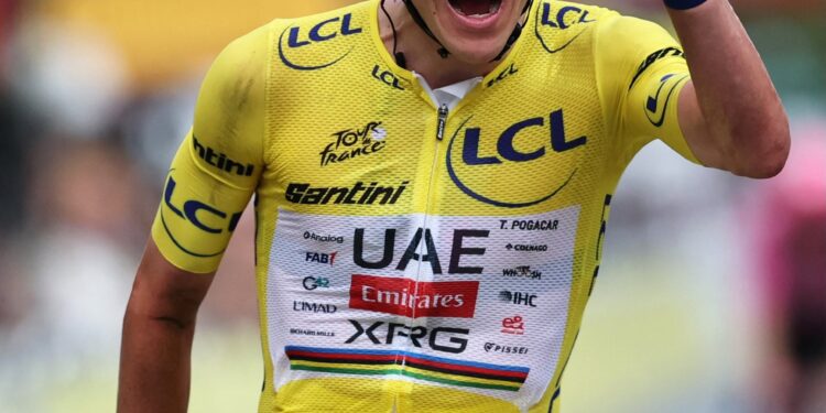 Pogačar yanditse amateka, nyuma yo kwegukana Tour de France ku nshuro ya gatanu