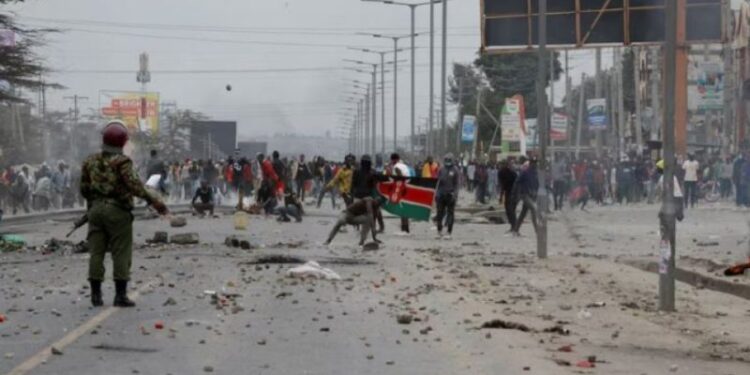 Abakomerekeye mu myigaragambyo muri Kenya bavuga ko bagiye kongera kujya mu mihanda basaba indishyi