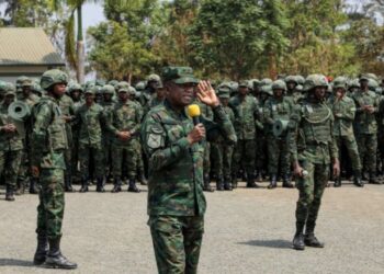 Maj. Gen. Nyakarundi yahaye impanuro abasirikare n’abapolisi bagiye mu butumwa bwa Cabo Delgado